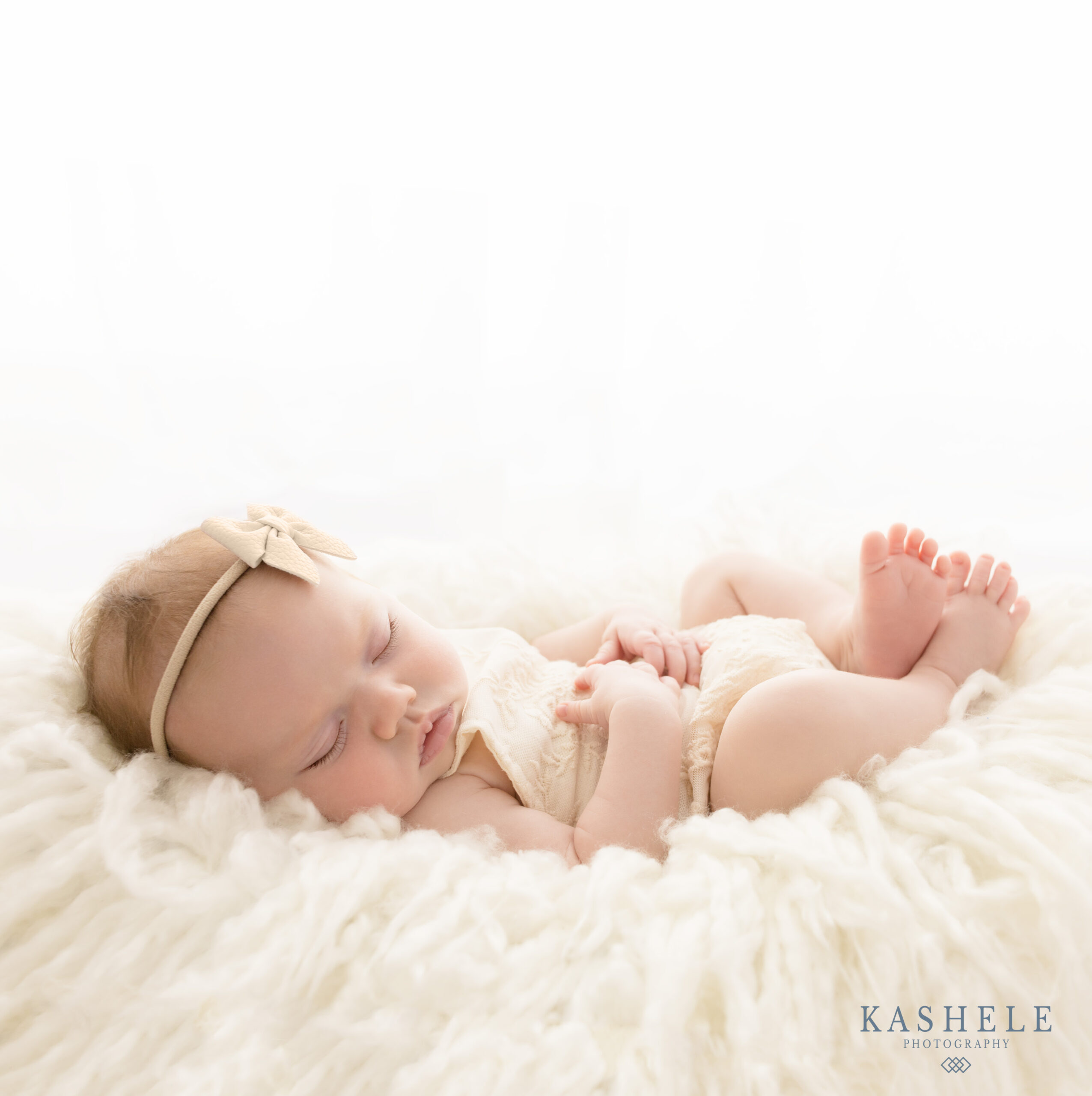 5 Helpful Tips When Capturing Monthly Baby Photos